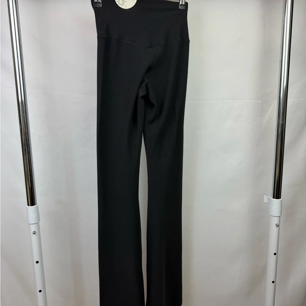 NWT Aerie OFFLINE High Rise Flare Leggings Black Ribbed Yoga Pants S - Picture 2 of 11